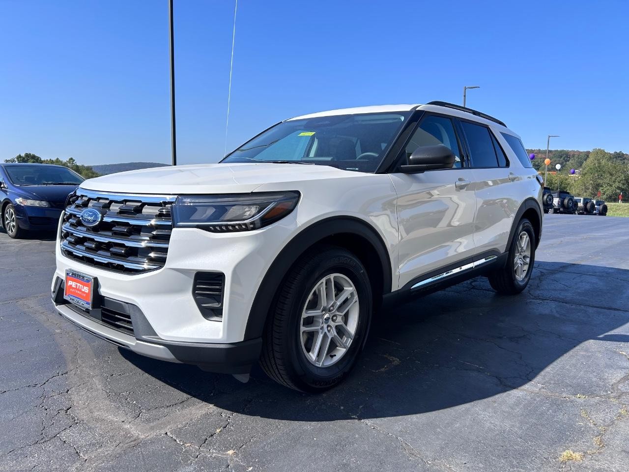 2025 Star White Metallic Tri-Coat Ford Explorer Active RWD SUV