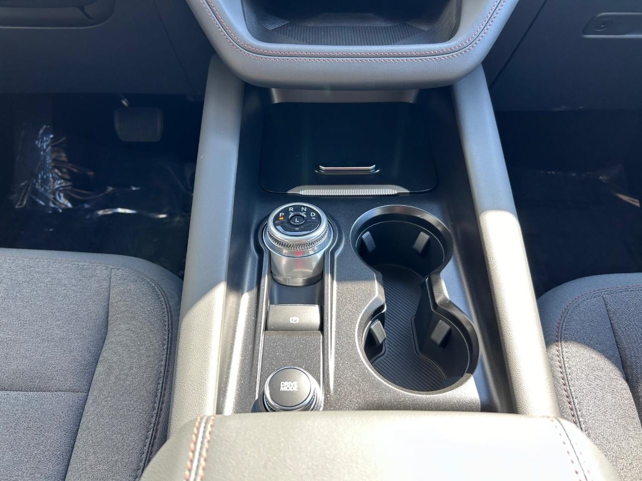 2025 Star White Metallic Tri-Coat Ford Explorer Active RWD SUV