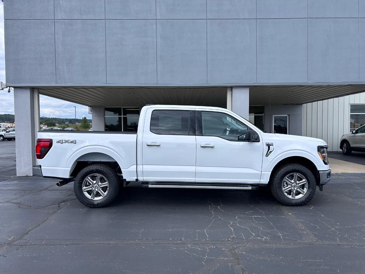 2024 Oxford White Ford F-150 XLT 4X4 Truck