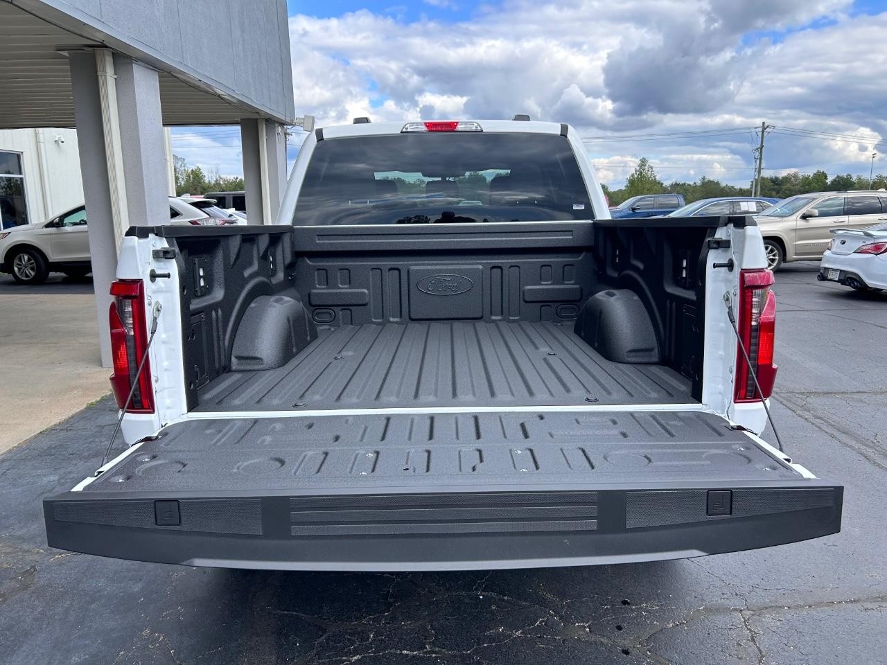 2024 Oxford White Ford F-150 XLT 4X4 Truck
