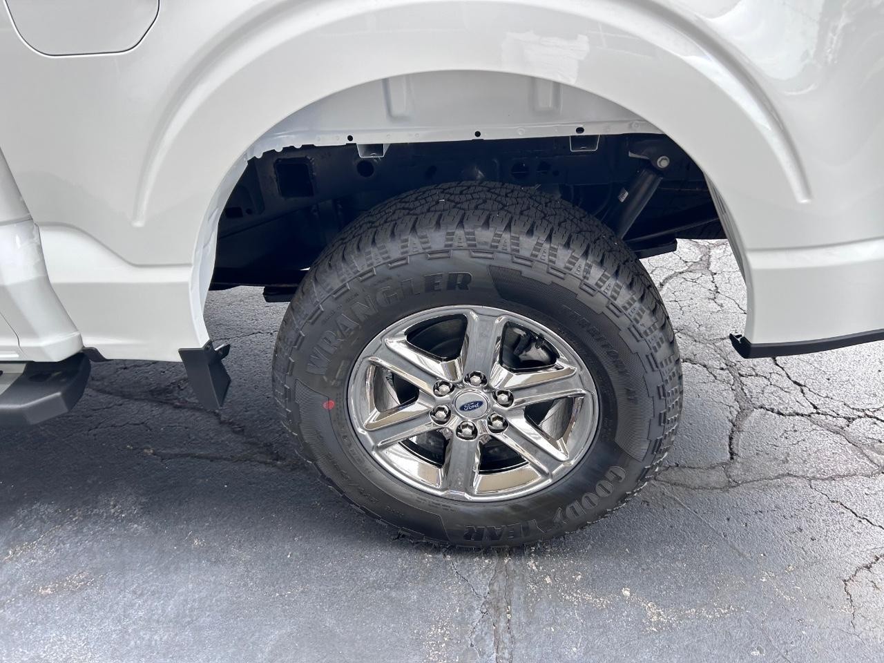 2024 Oxford White Ford F-150 XLT 4X4 Truck