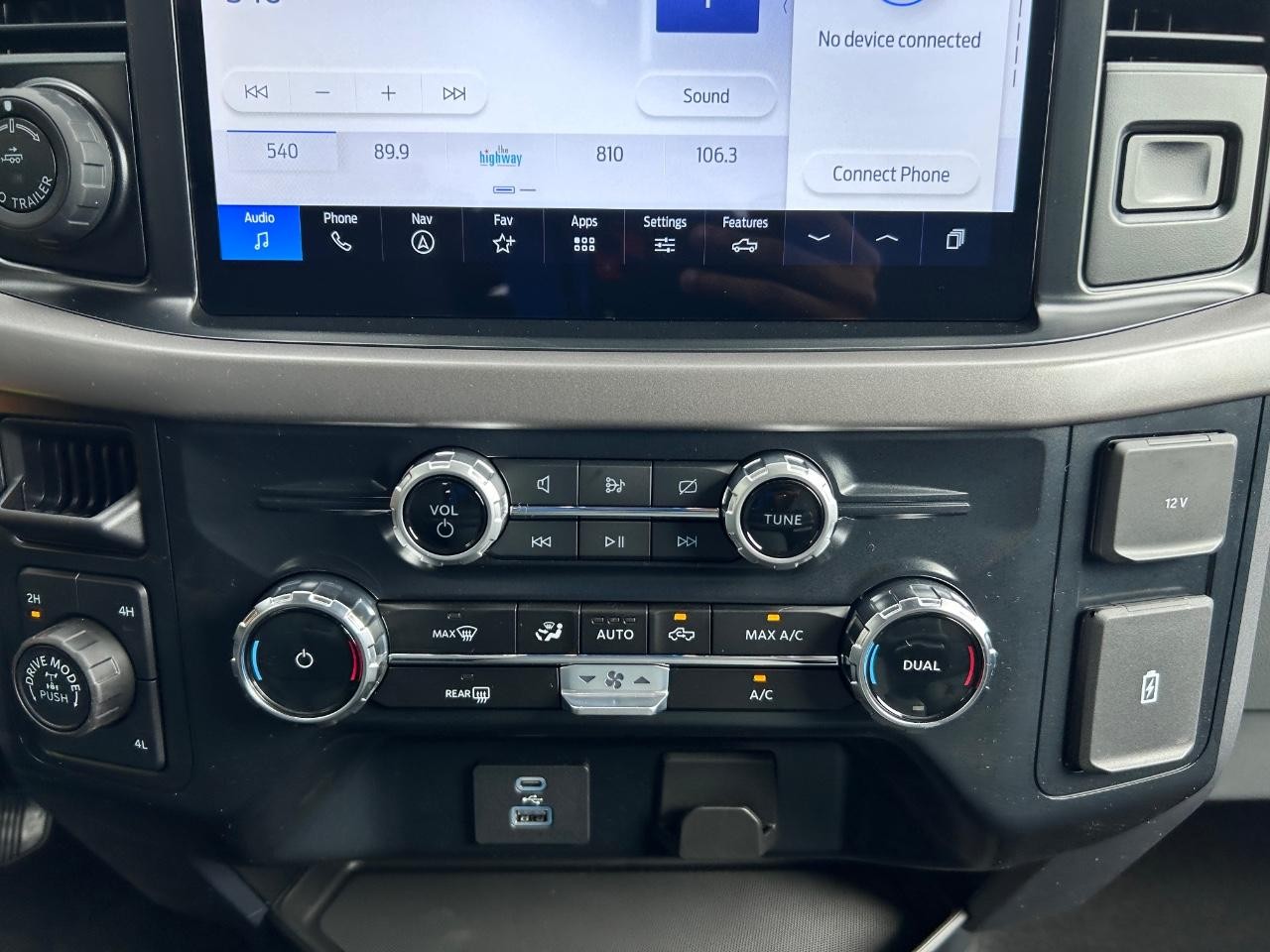 2024 Oxford White Ford F-150 XLT 4X4 Truck
