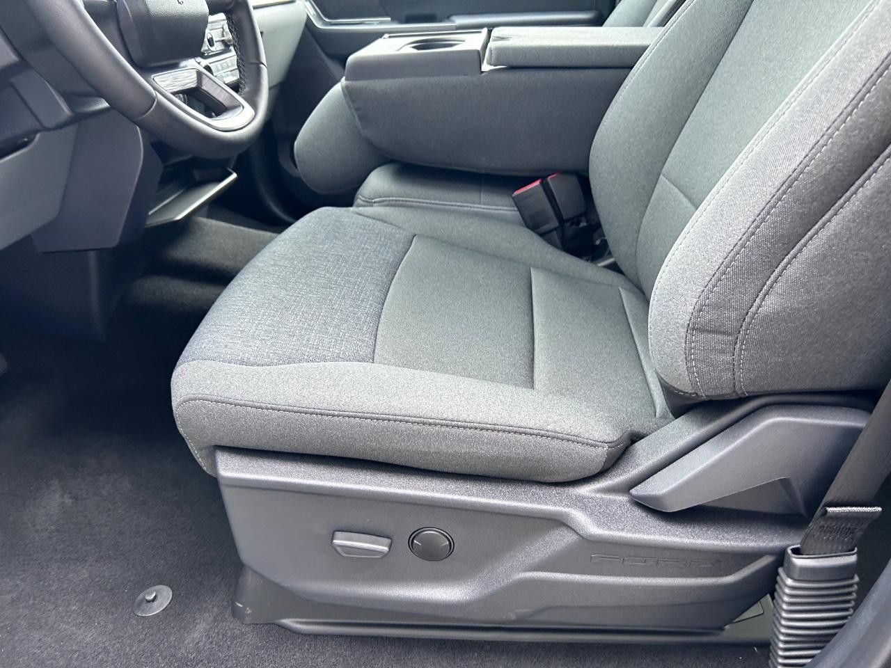 2024 Oxford White Ford F-150 XLT 4X4 Truck
