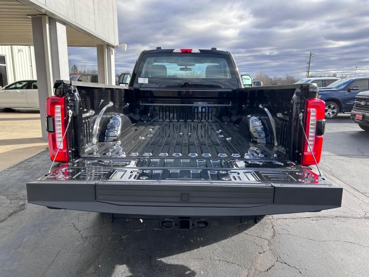 2024 Agate Black Metallic Ford Super Duty F-350 SRW XL RWD Truck