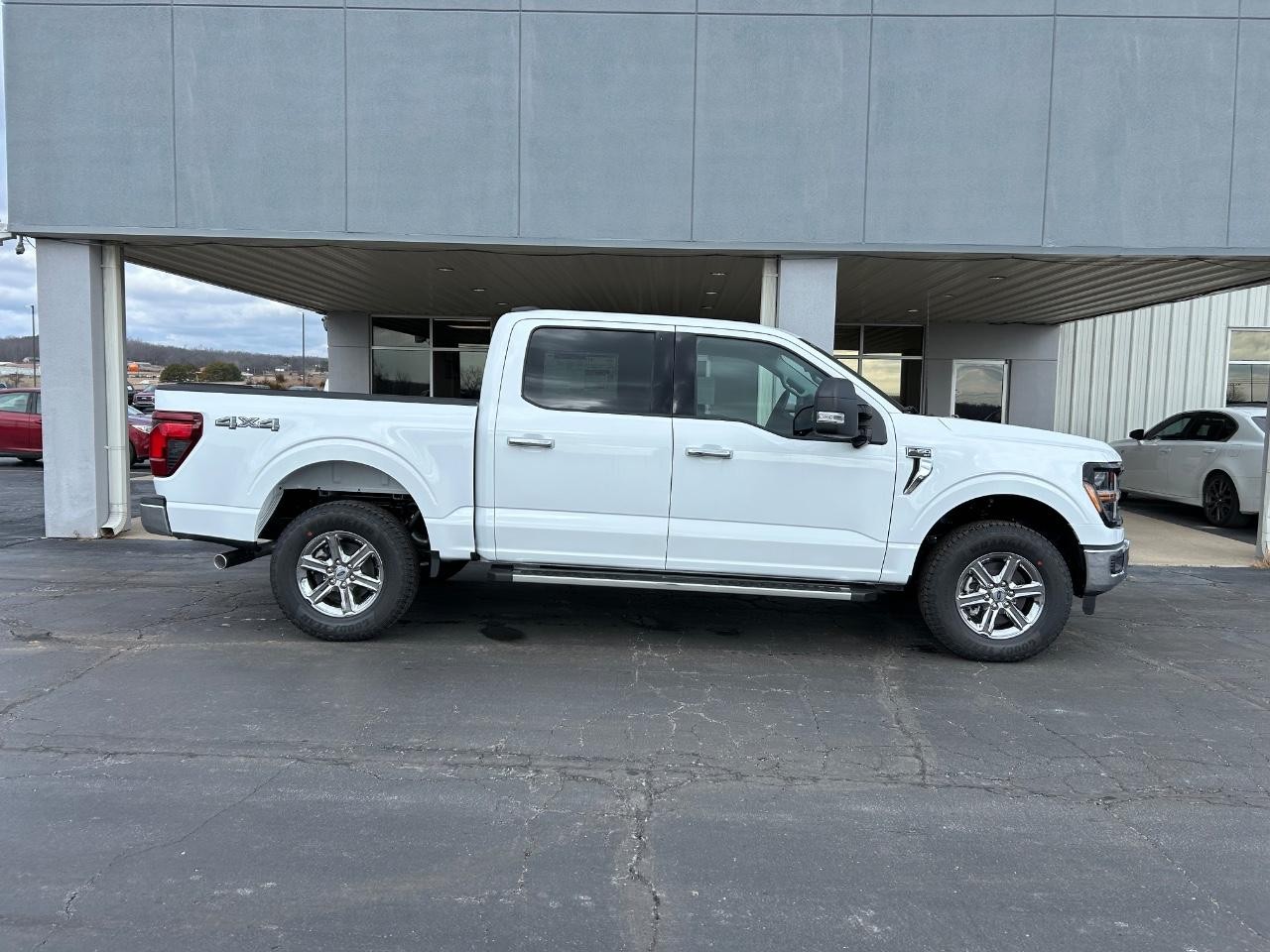 2024 Oxford White Ford F-150 XLT 4X4 Truck