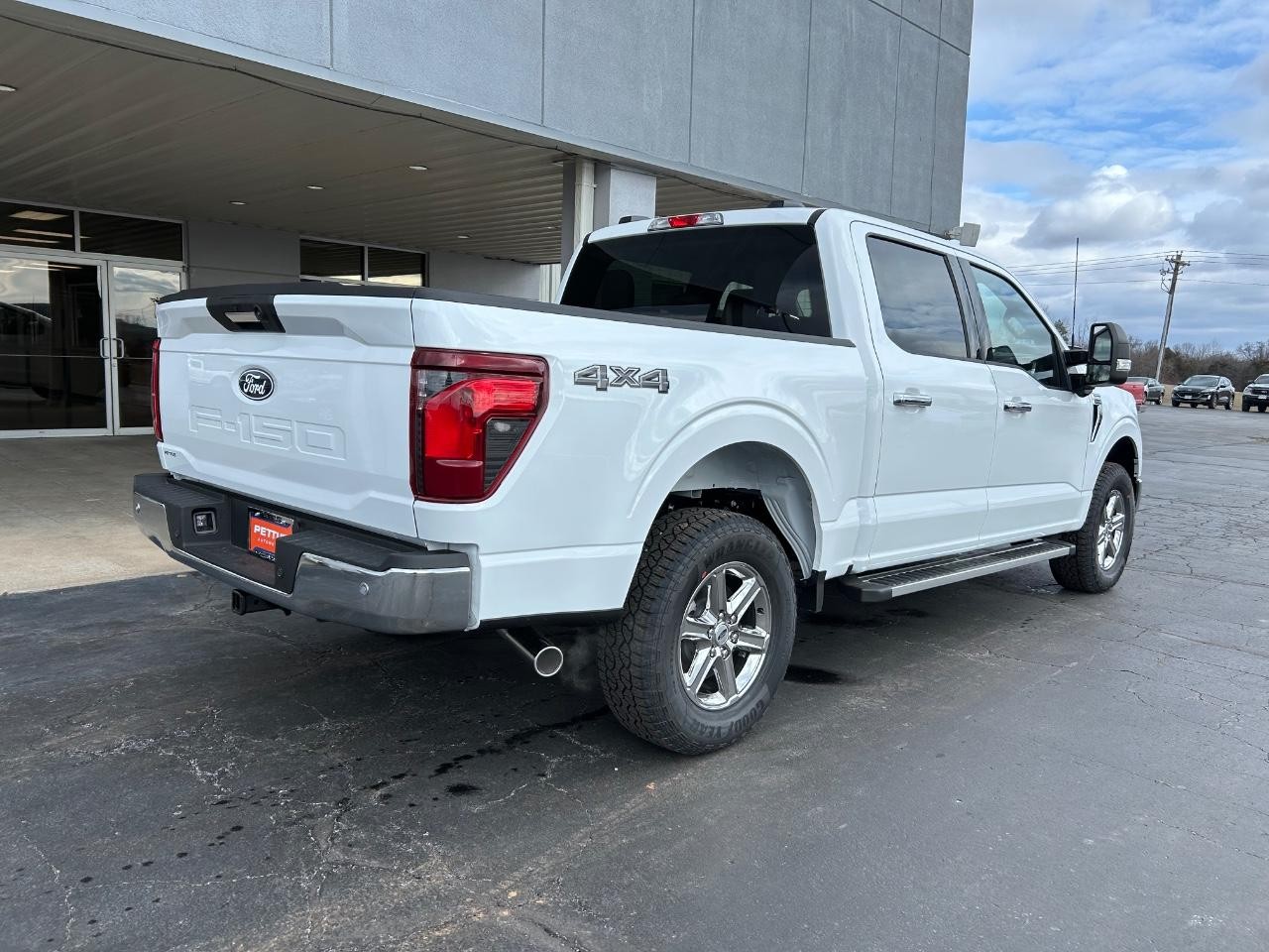 2024 Oxford White Ford F-150 XLT 4X4 Truck