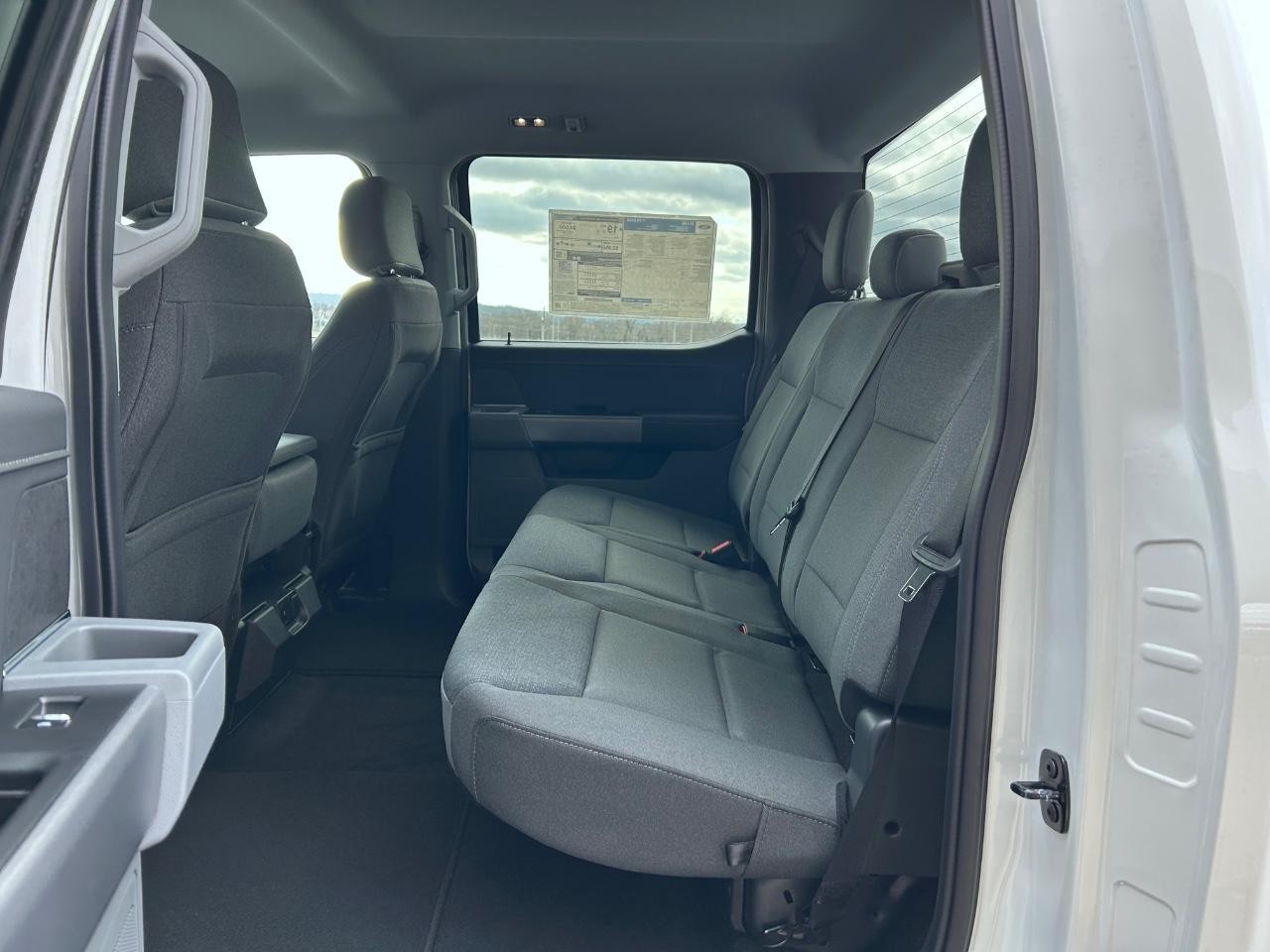 2024 Oxford White Ford F-150 XLT 4X4 Truck