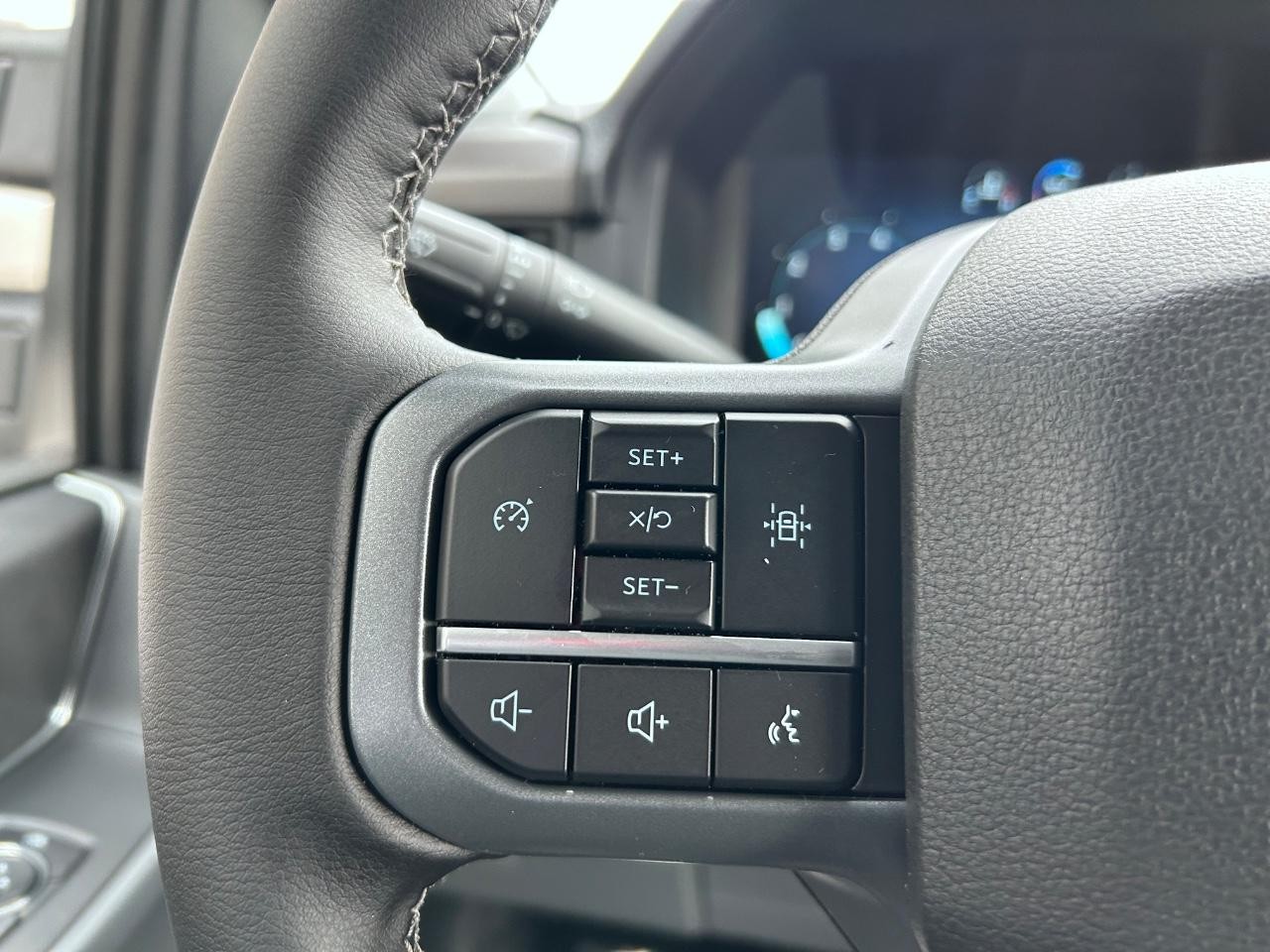 2024 Oxford White Ford F-150 XLT 4X4 Truck