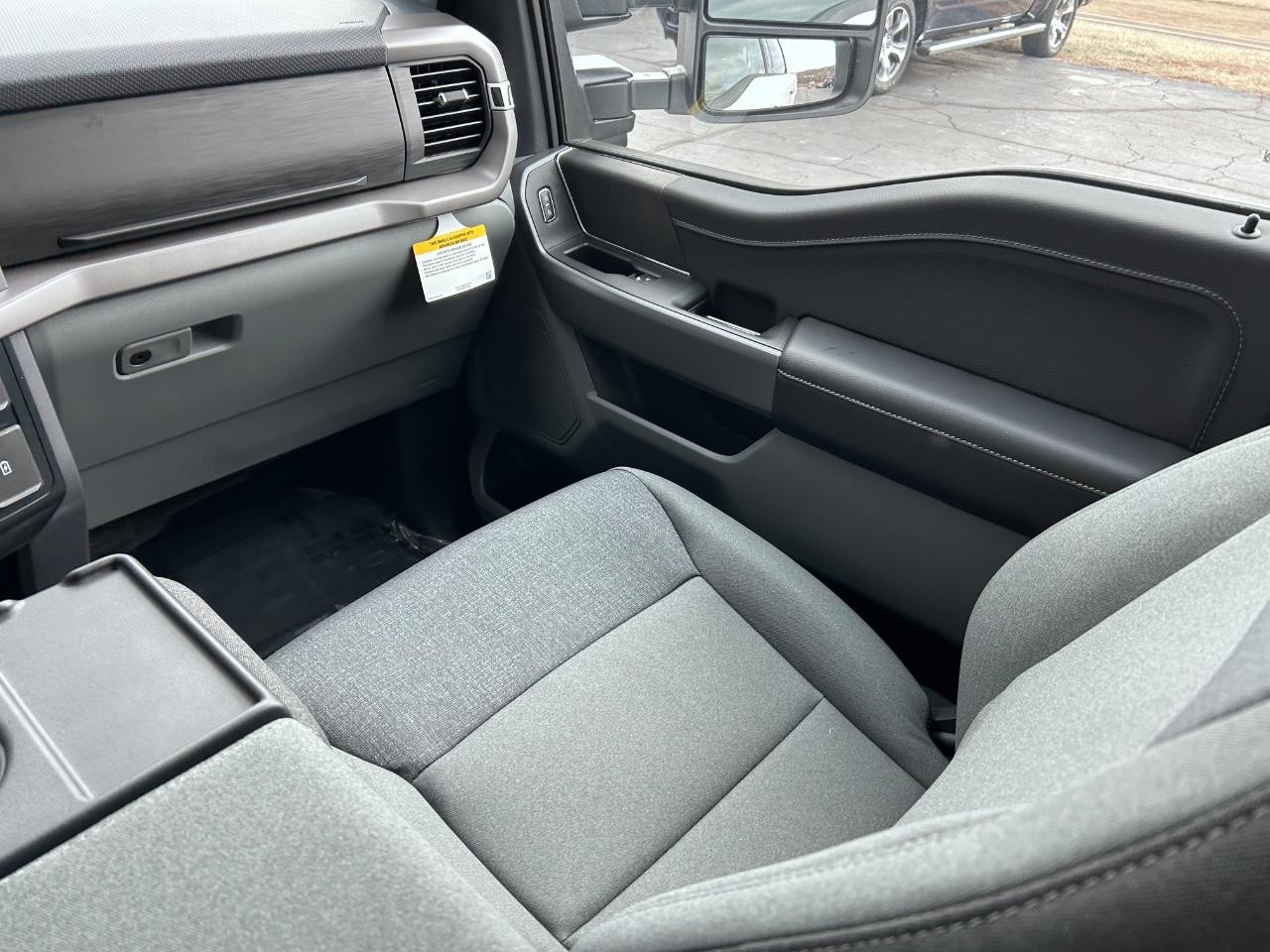 2024 Oxford White Ford F-150 XLT 4X4 Truck