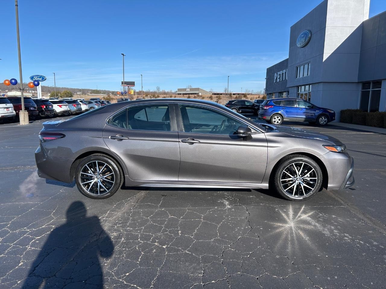 2022 Predawn Gray Mica Toyota Camry SE FWD Sedan