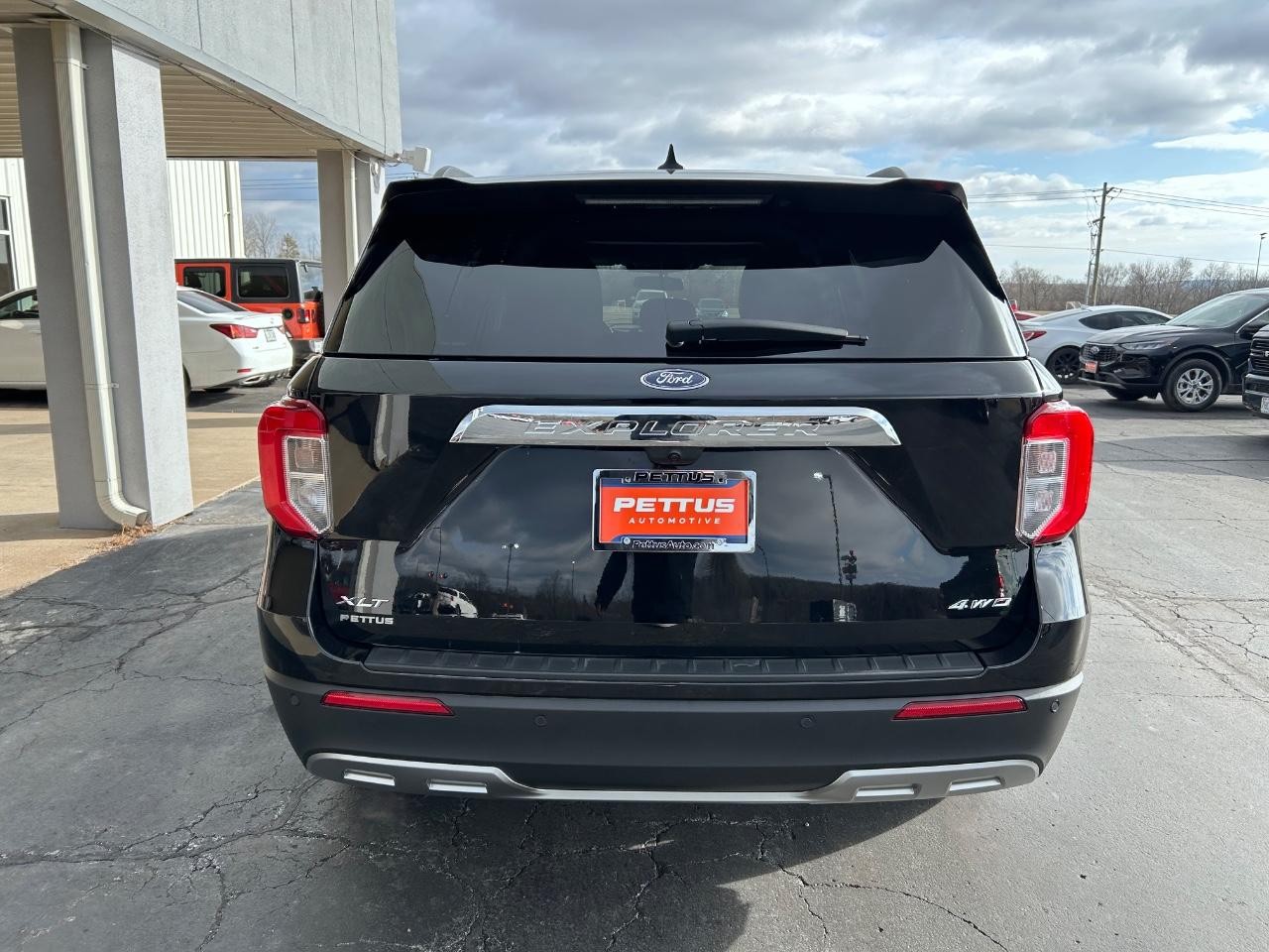 2023 Agate Black Metallic Ford Explorer XLT 4X4 SUV