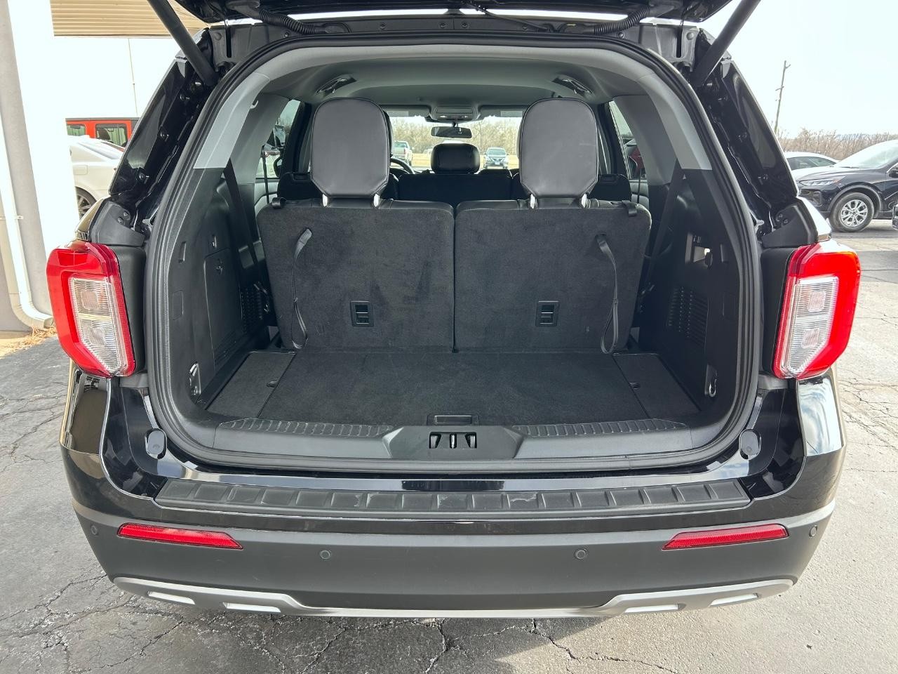 2023 Agate Black Metallic Ford Explorer XLT 4X4 SUV