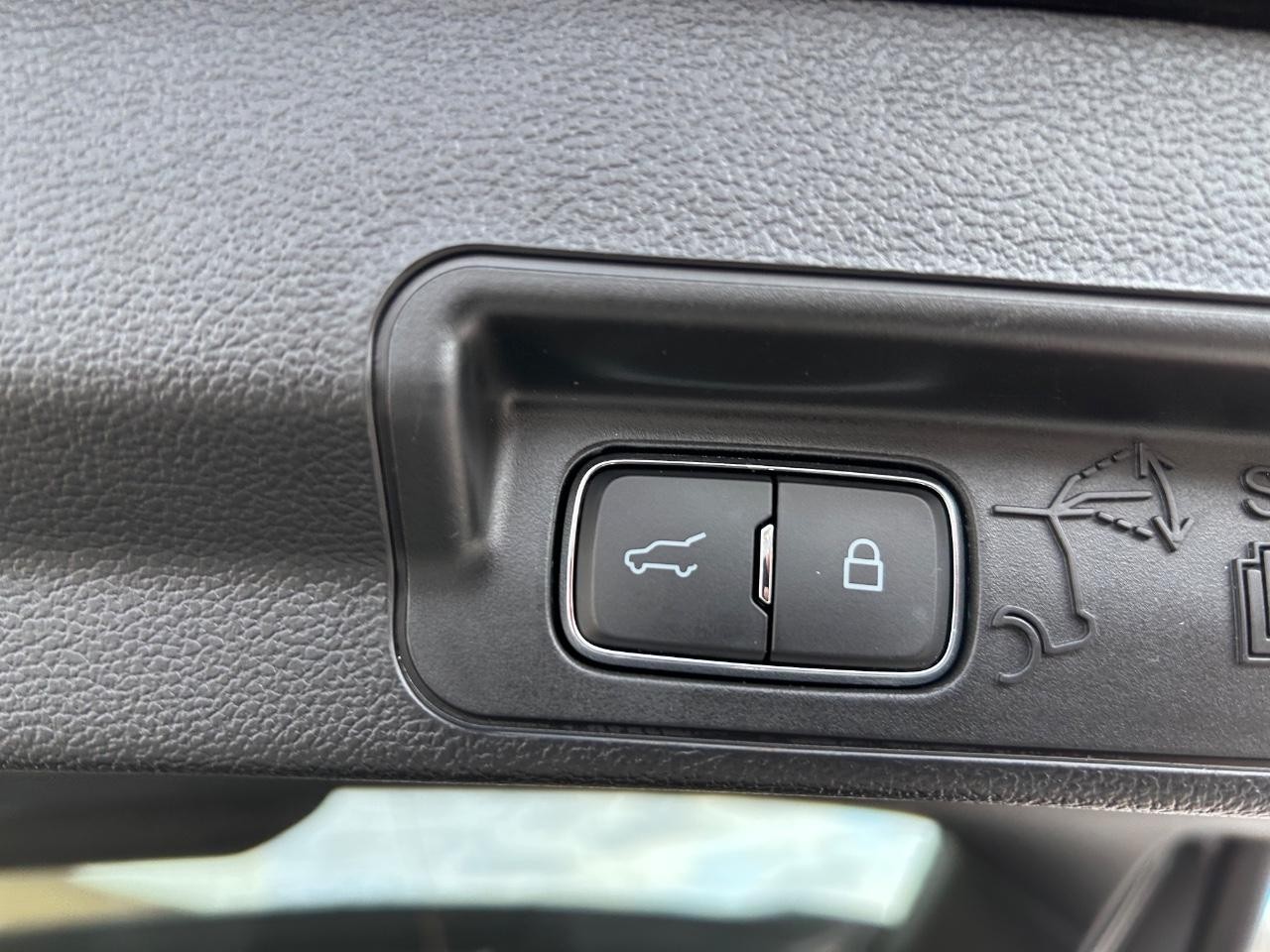 2023 Agate Black Metallic Ford Explorer XLT 4X4 SUV
