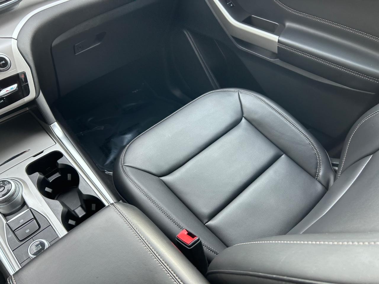 2023 Agate Black Metallic Ford Explorer XLT 4X4 SUV