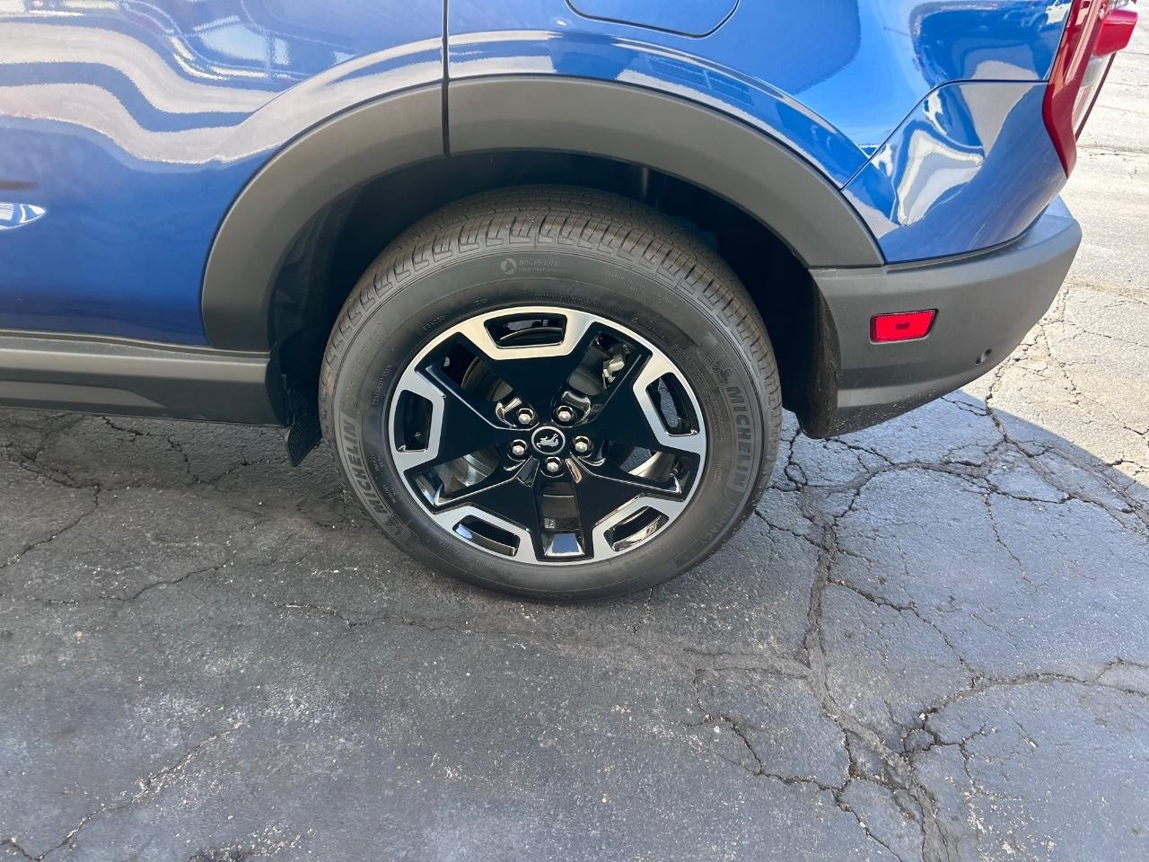 2024 Atlas Blue Metallic Ford Bronco Sport Outer Banks 4X4 SUV