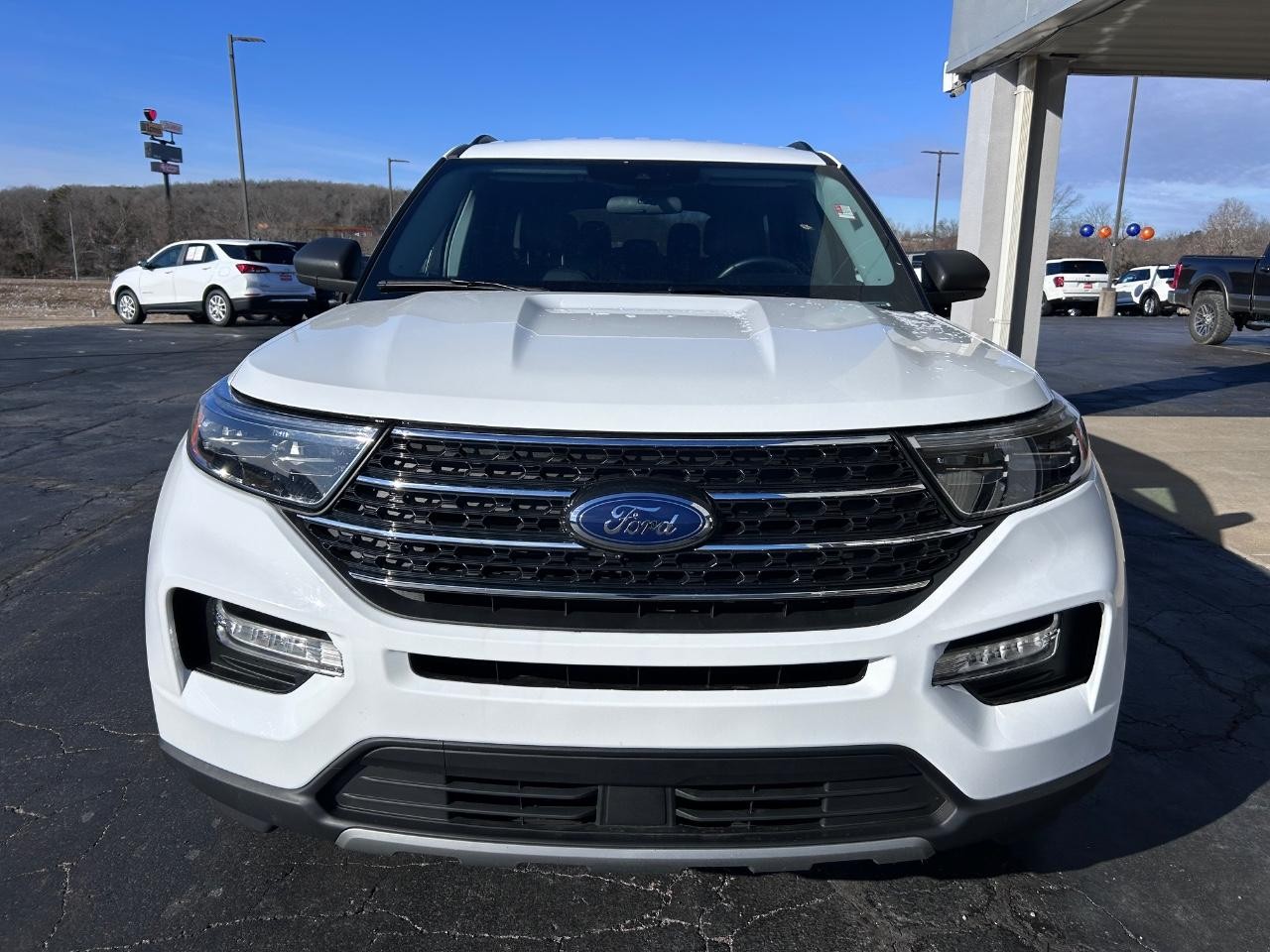 2023 Oxford White Ford Explorer XLT 4X4 SUV