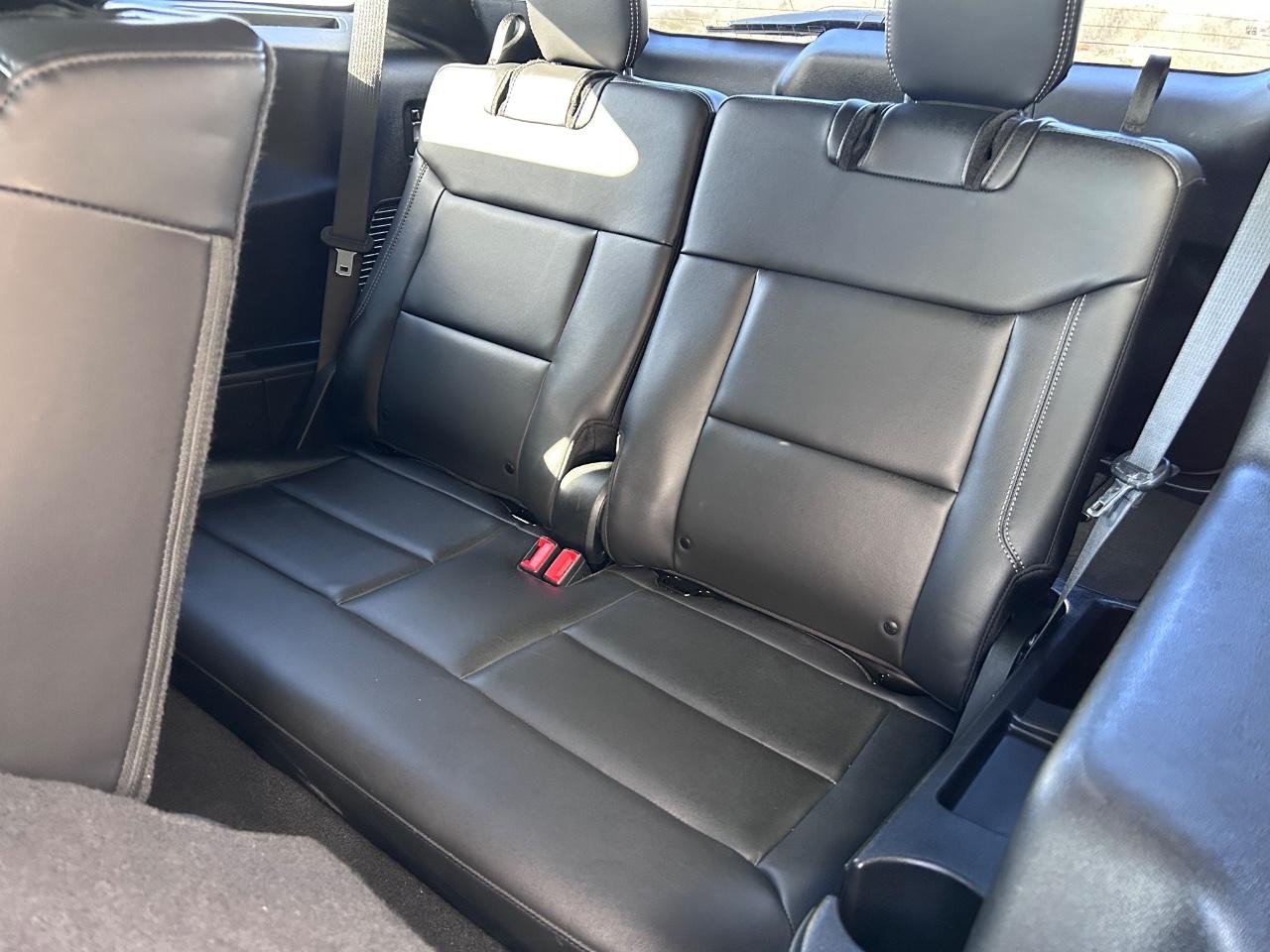 2023 Oxford White Ford Explorer XLT 4X4 SUV
