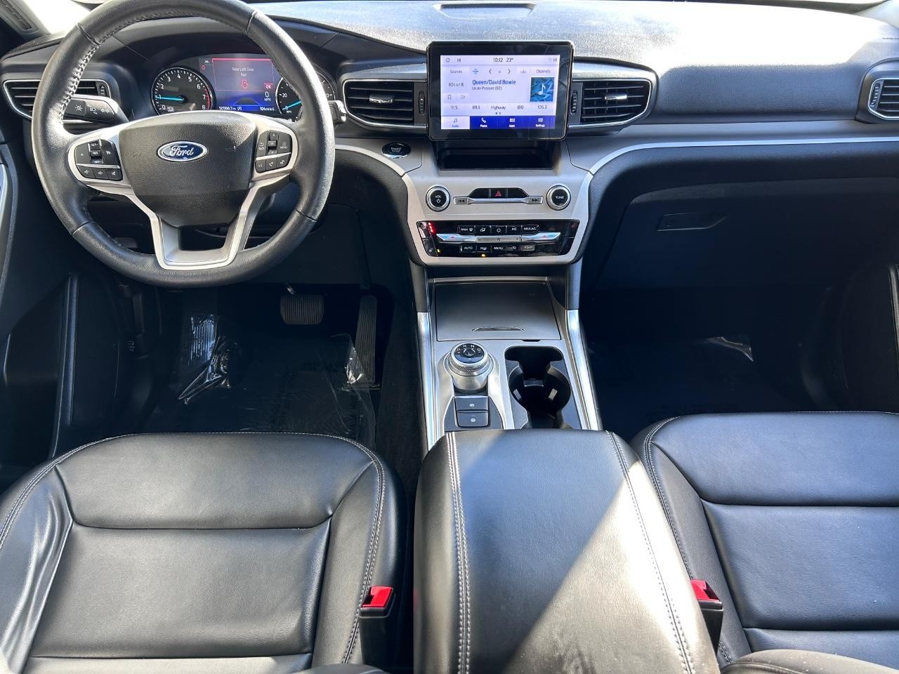 2023 Oxford White Ford Explorer XLT 4X4 SUV