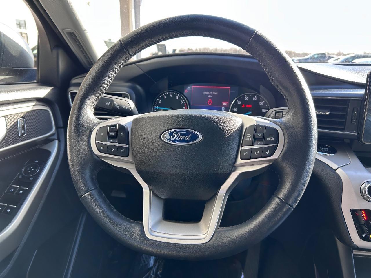 2023 Oxford White Ford Explorer XLT 4X4 SUV