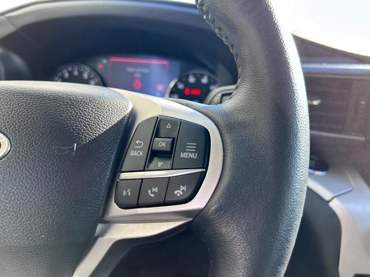 2023 Oxford White Ford Explorer XLT 4X4 SUV