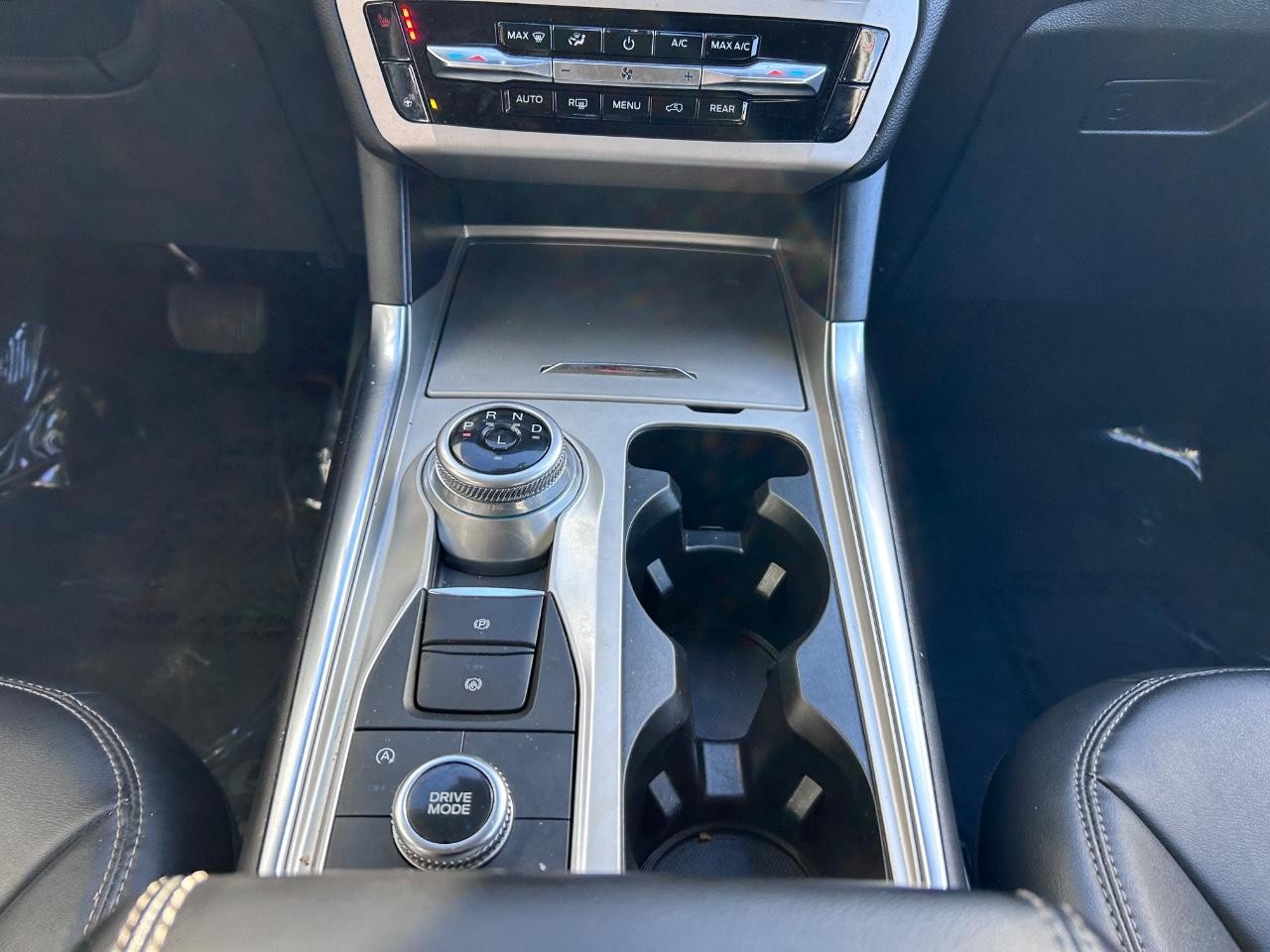 2023 Oxford White Ford Explorer XLT 4X4 SUV