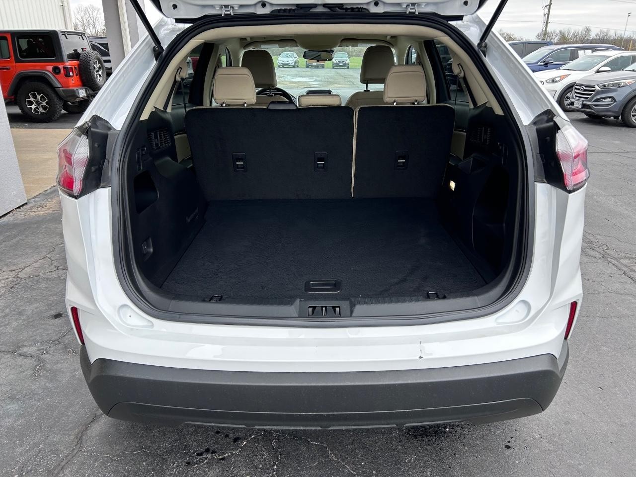 2024 Oxford White Ford Edge SE AWD SUV