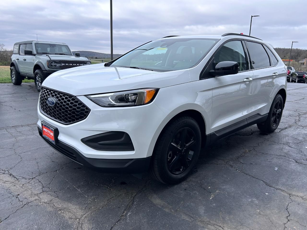 2024 Oxford White Ford Edge SE AWD SUV