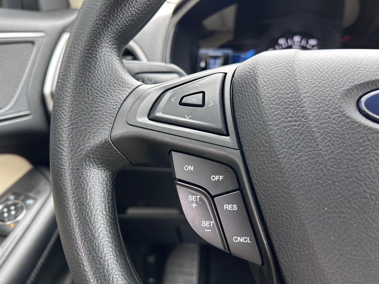 2024 Oxford White Ford Edge SE AWD SUV