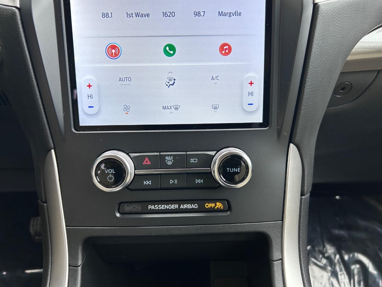 2024 Oxford White Ford Edge SE AWD SUV