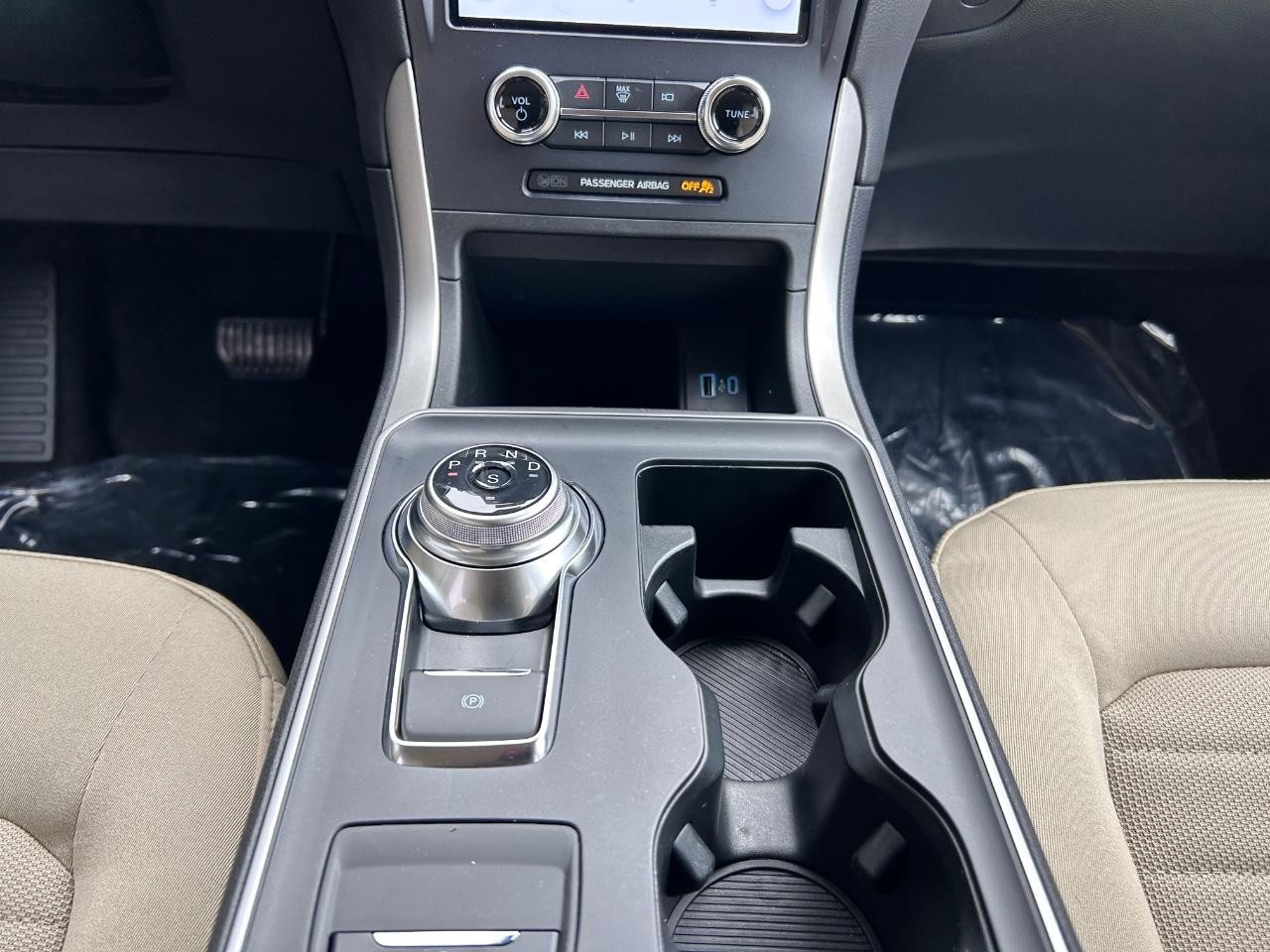 2024 Oxford White Ford Edge SE AWD SUV
