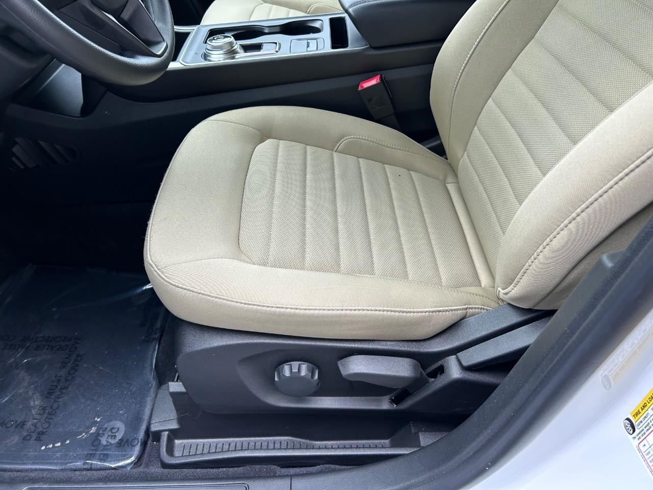 2024 Oxford White Ford Edge SE AWD SUV