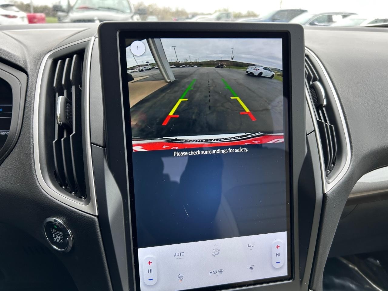 2024 Oxford White Ford Edge SE AWD SUV