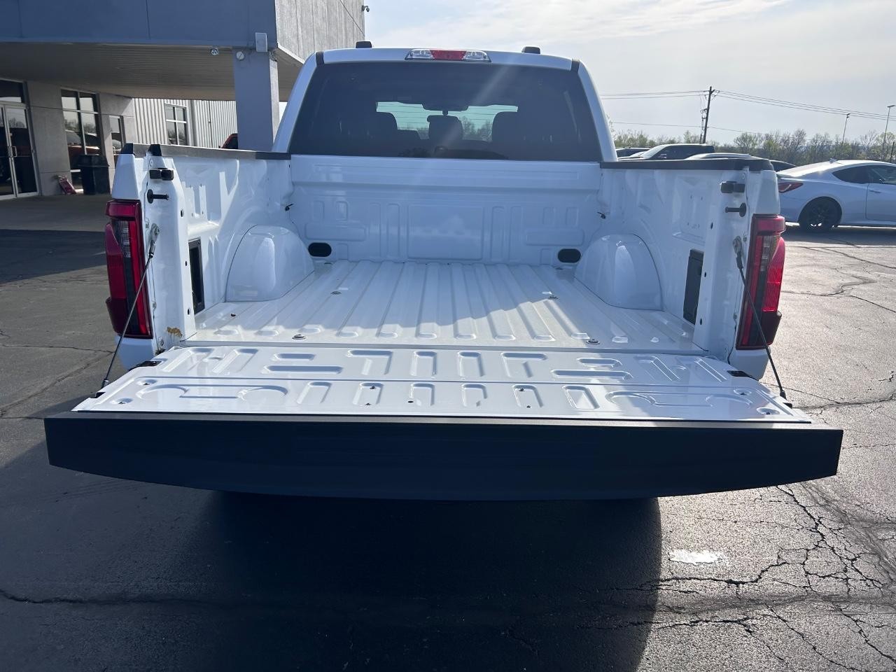 2025 Oxford White Ford F-150 XLT 4X4 Truck