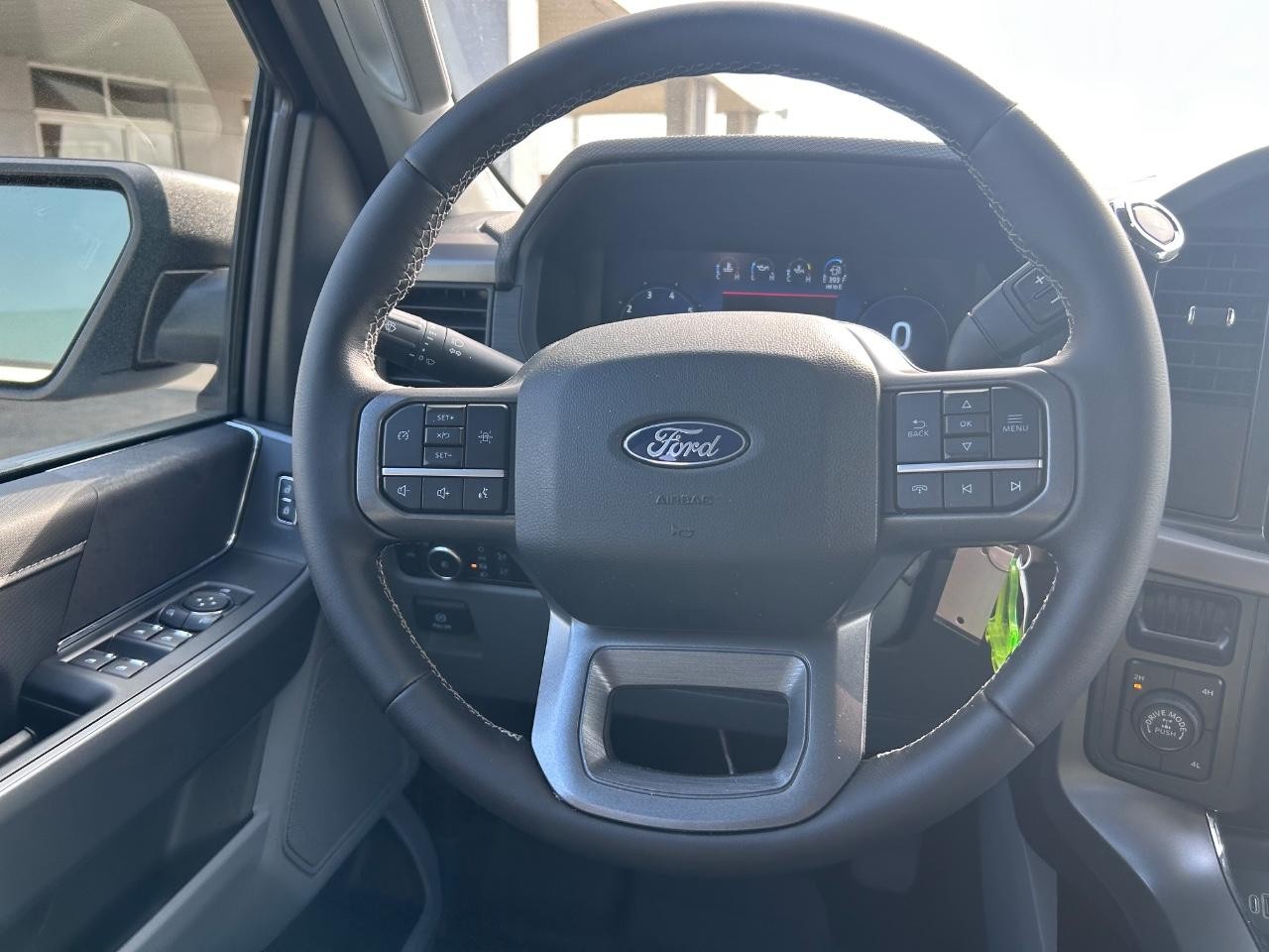 2025 Oxford White Ford F-150 XLT 4X4 Truck