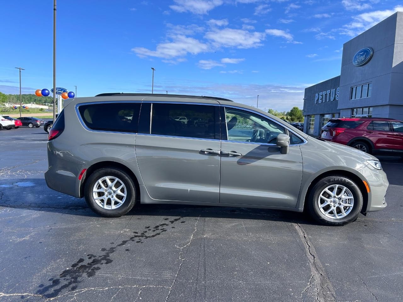 2022 Ceramic Gray Clearcoat Chrysler Pacifica Touring L FWD Van