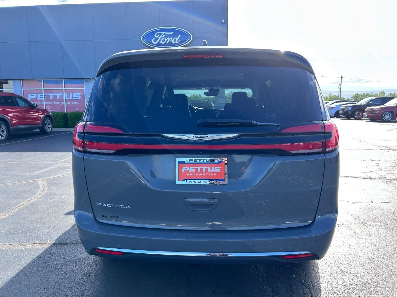2022 Ceramic Gray Clearcoat Chrysler Pacifica Touring L FWD Van