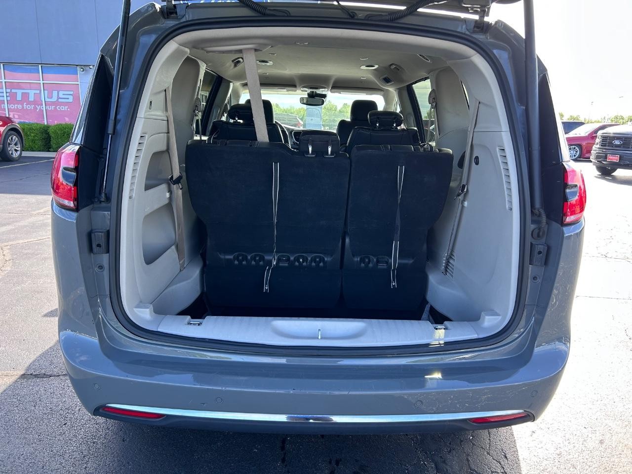 2022 Ceramic Gray Clearcoat Chrysler Pacifica Touring L FWD Van