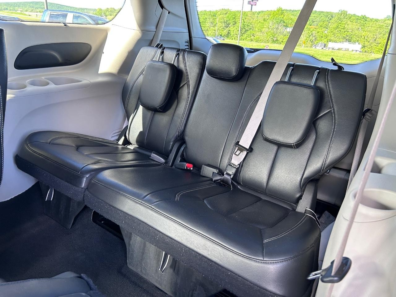 2022 Ceramic Gray Clearcoat Chrysler Pacifica Touring L FWD Van