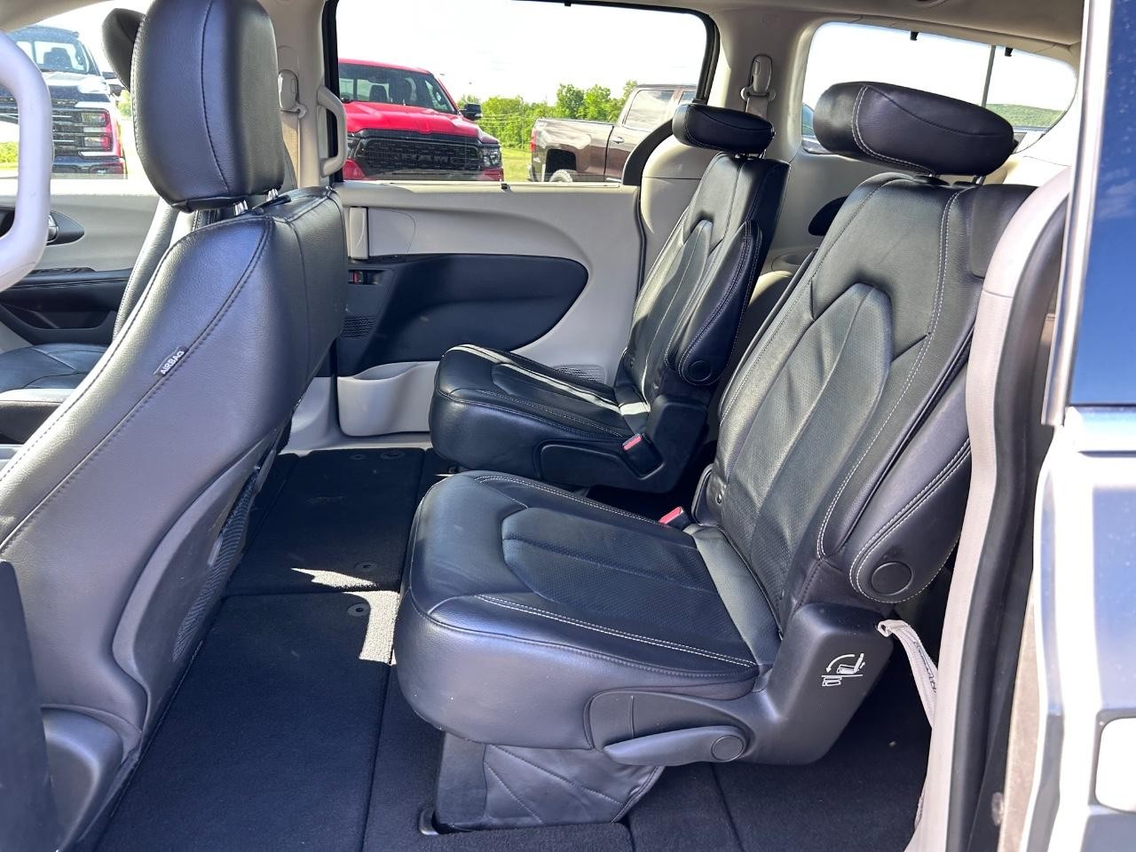 2022 Ceramic Gray Clearcoat Chrysler Pacifica Touring L FWD Van