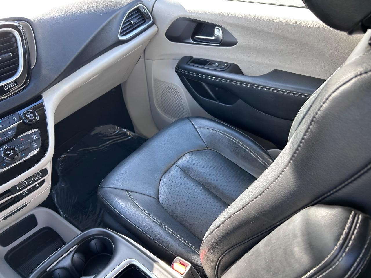 2022 Ceramic Gray Clearcoat Chrysler Pacifica Touring L FWD Van