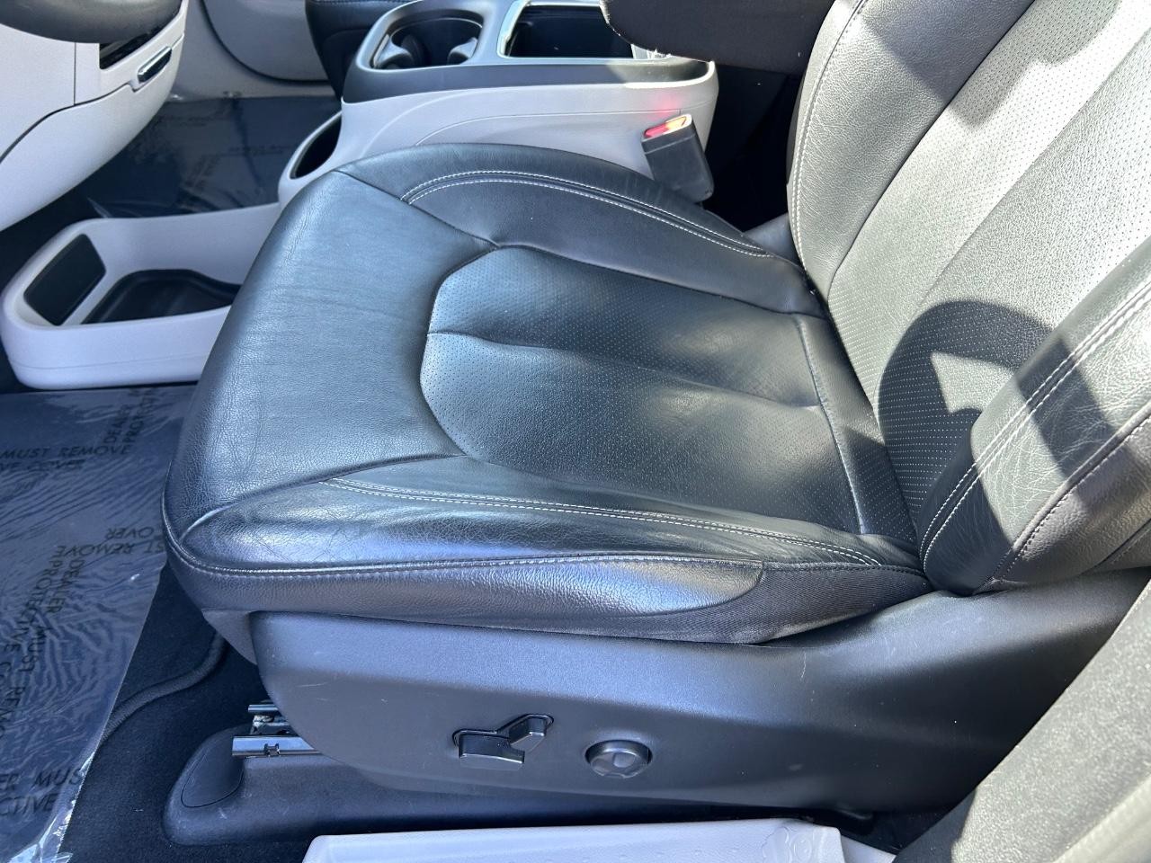 2022 Ceramic Gray Clearcoat Chrysler Pacifica Touring L FWD Van