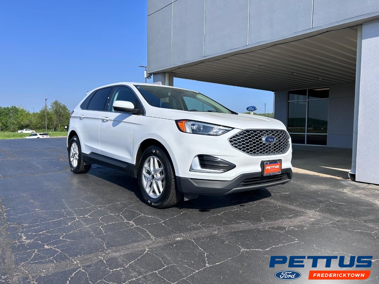 2023 Oxford White Ford Edge ST Line SUV