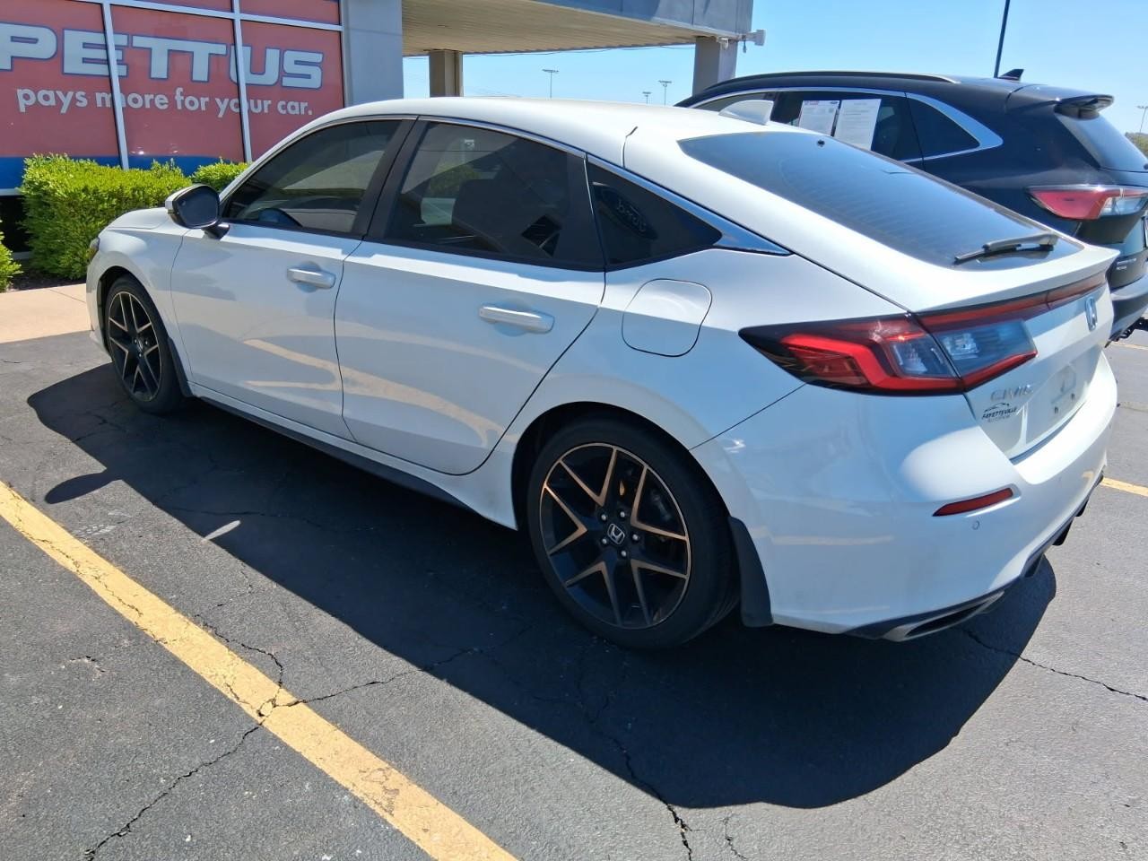 2022 Platinum White Pearl Honda Civic Hatchback Sport Touring FWD Sedan