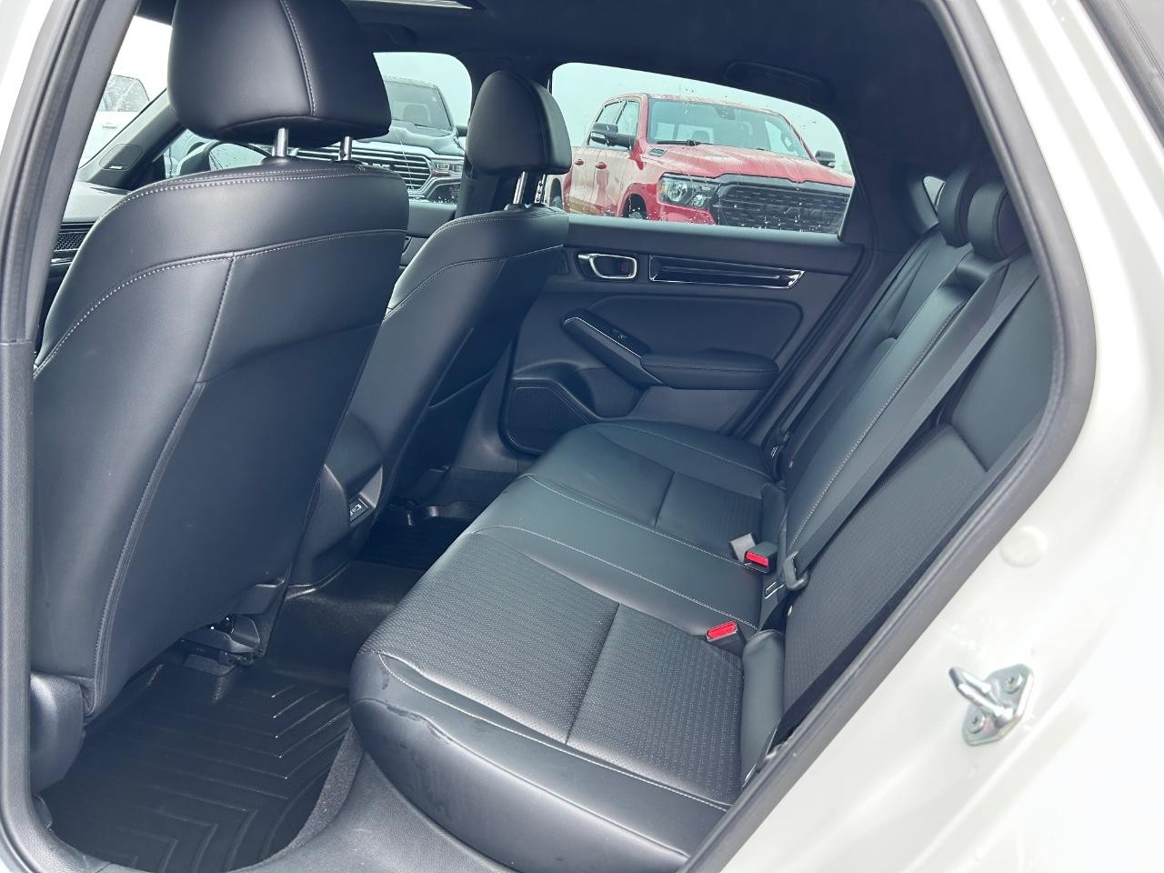 2022 Platinum White Pearl Honda Civic Hatchback Sport Touring FWD Sedan