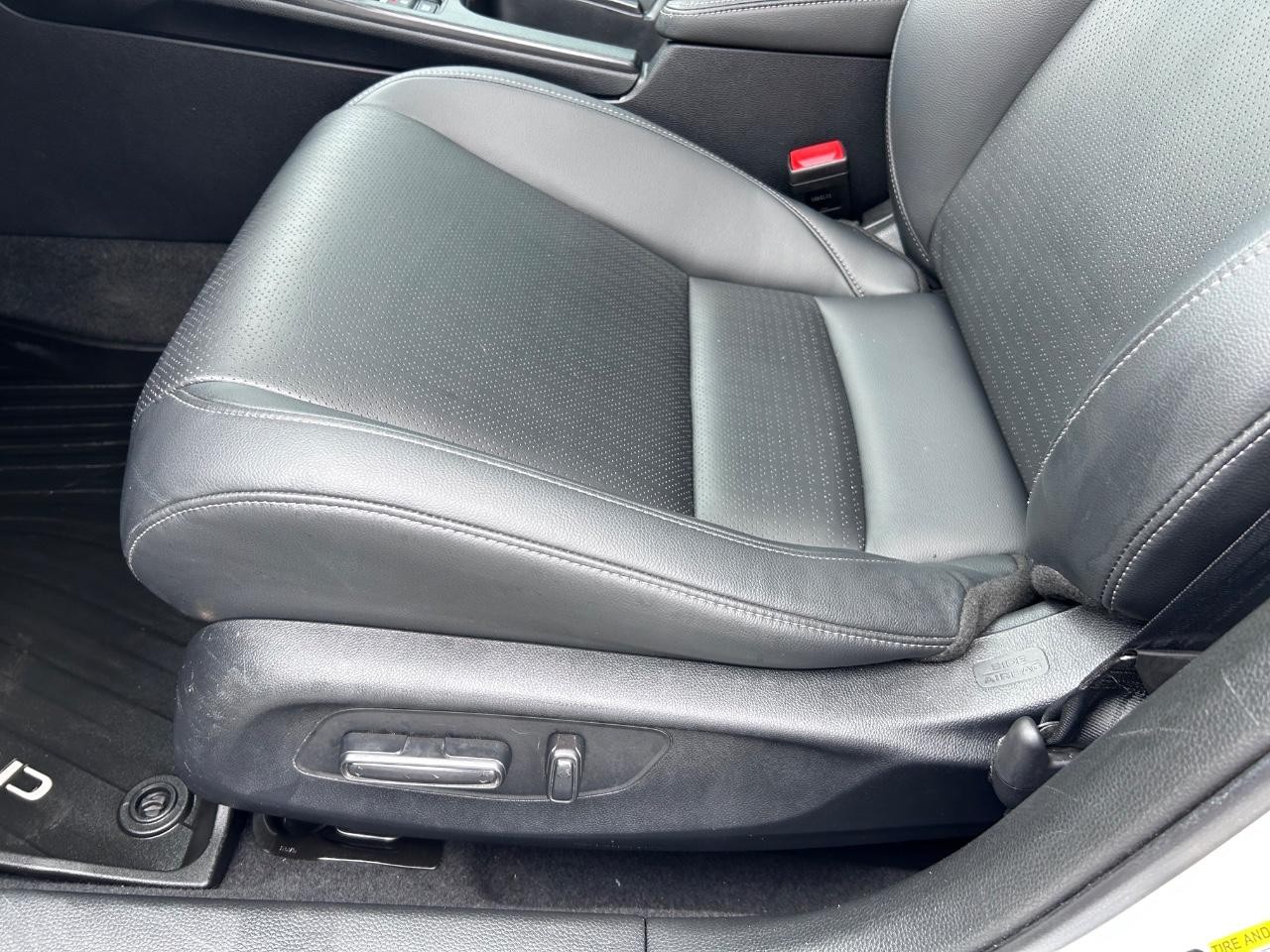 2022 Platinum White Pearl Honda Civic Hatchback Sport Touring FWD Sedan