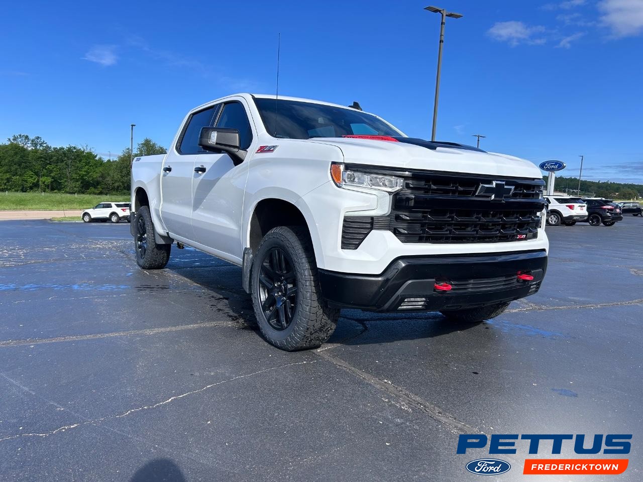 2022 Summit White Chevrolet Silverado 1500 LT Trail Boss 4X4 Truck
