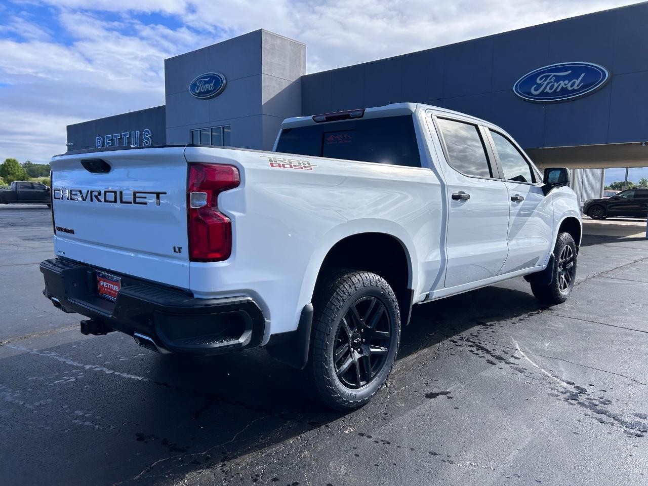 2022 Summit White Chevrolet Silverado 1500 LT Trail Boss 4X4 Truck