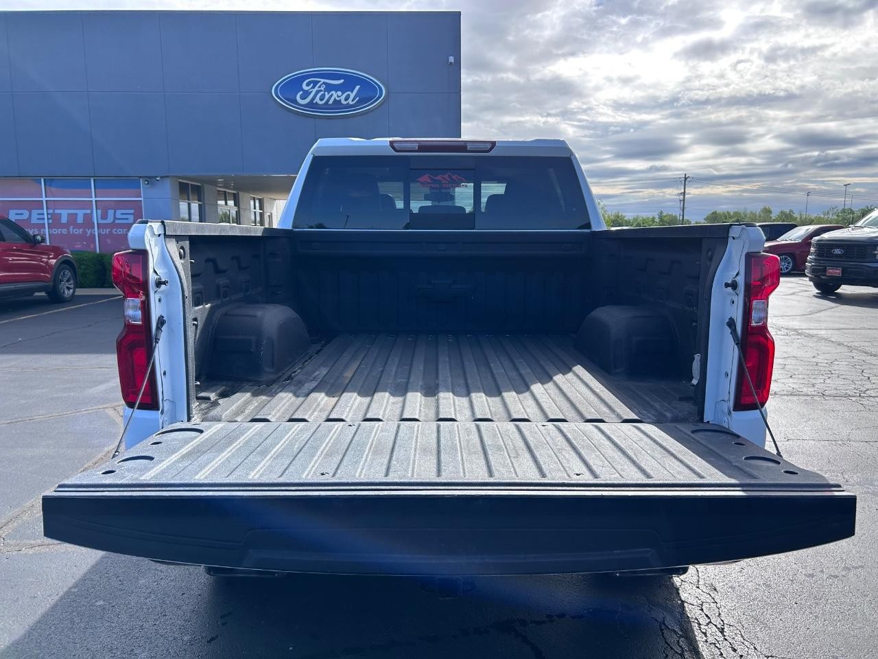 2022 Summit White Chevrolet Silverado 1500 LT Trail Boss 4X4 Truck