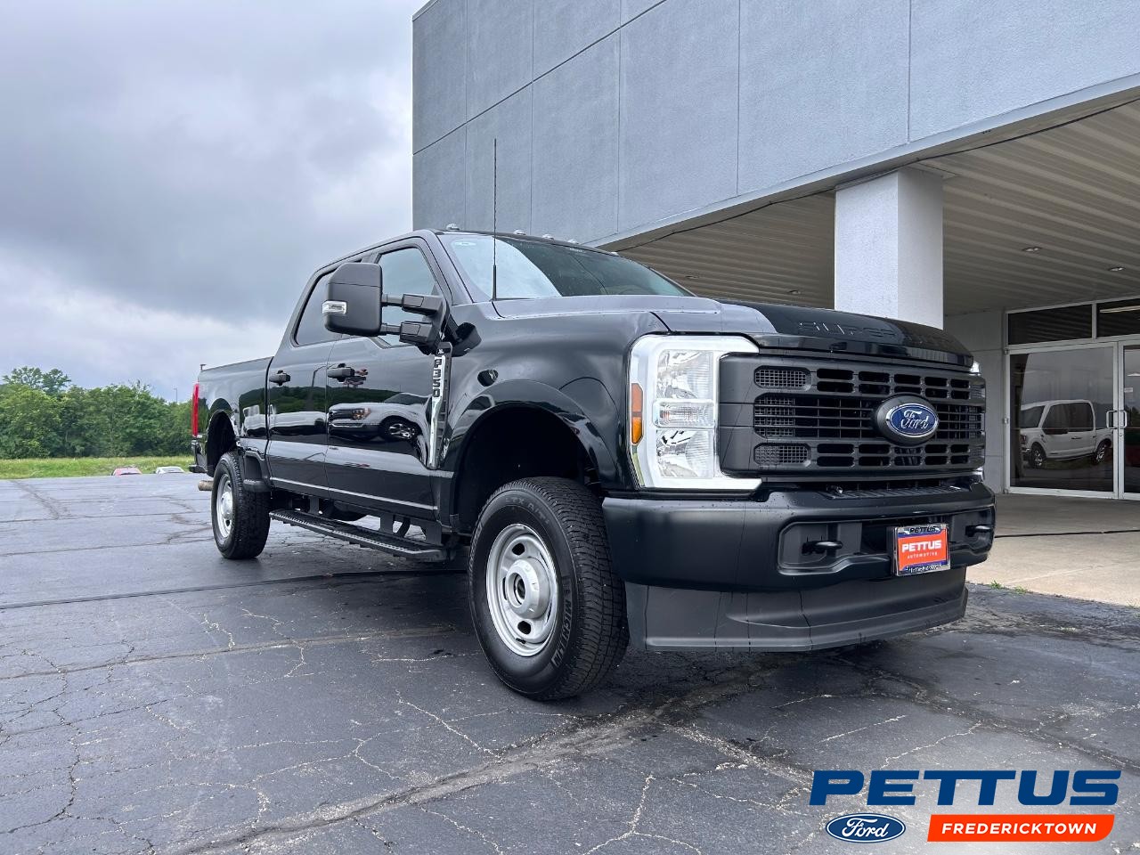 2024 Agate Black Metallic Ford Super Duty F-350 SRW XL 4X4 Truck