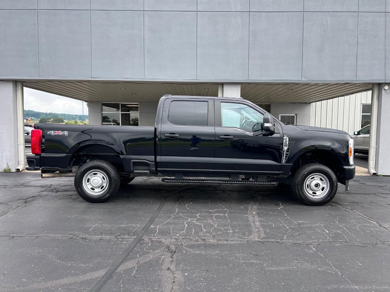 2024 Agate Black Metallic Ford Super Duty F-350 SRW XL 4X4 Truck